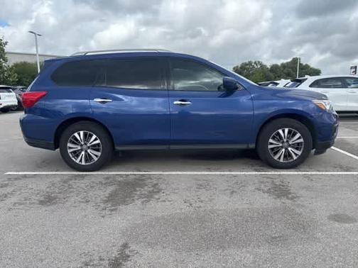 2018 Nissan Pathfinder SV