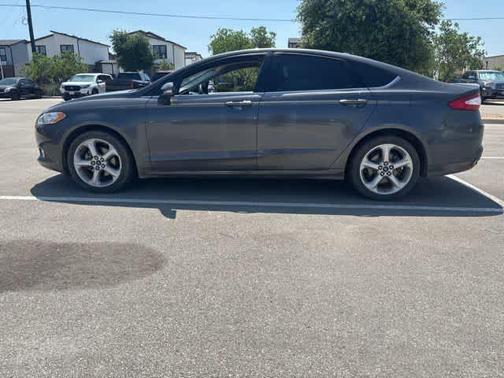 Magnetic 2016 Ford Fusion SE