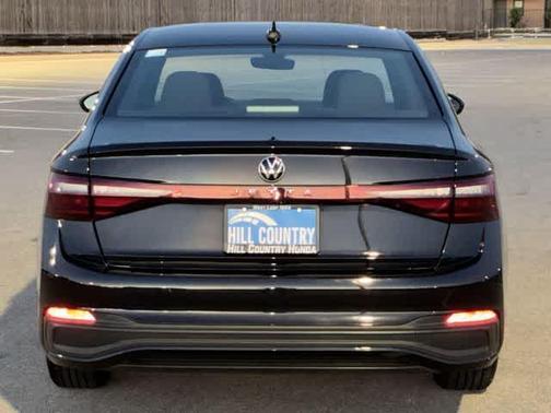 Deep Black Pearl Effect 2025 Volkswagen Jetta 1.5T Sport