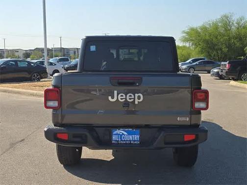 2023 Jeep Gladiator Overland
