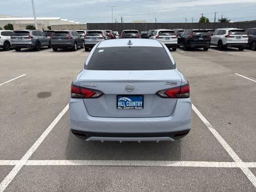 Gray Sky Pearl 2025 Nissan Versa 1.6 SV