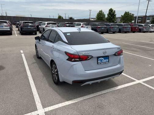 Gray Sky Pearl 2025 Nissan Versa 1.6 SV