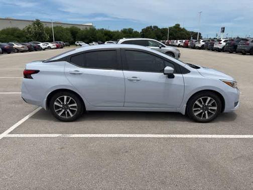 Gray Sky Pearl 2025 Nissan Versa 1.6 SV