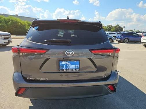 2021 Toyota Highlander LE