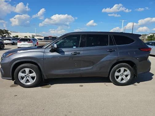 2021 Toyota Highlander LE