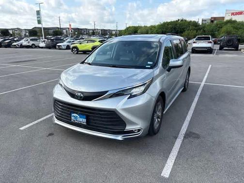 Celestial Silver Metallic 2021 Toyota Sienna XLE