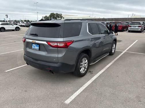 Satin Steel Metallic 2021 Chevrolet Traverse LT Cloth
