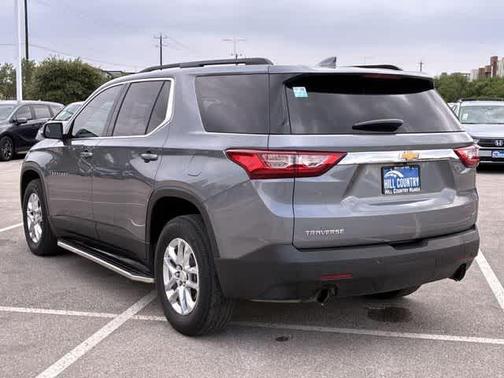 Satin Steel Metallic 2021 Chevrolet Traverse LT Cloth