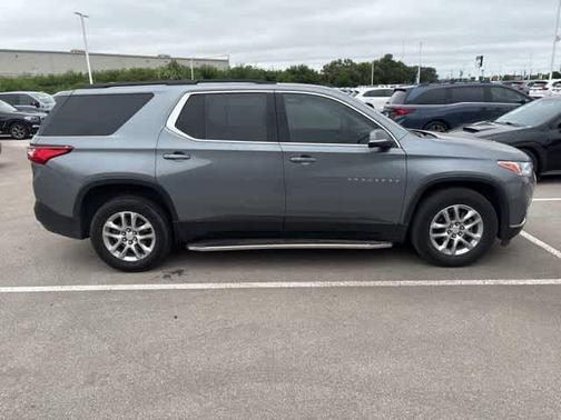 Satin Steel Metallic 2021 Chevrolet Traverse LT Cloth