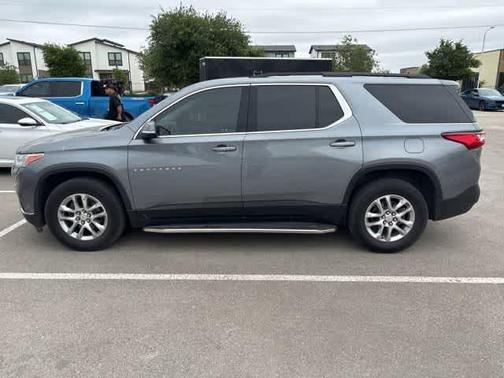 Satin Steel Metallic 2021 Chevrolet Traverse LT Cloth