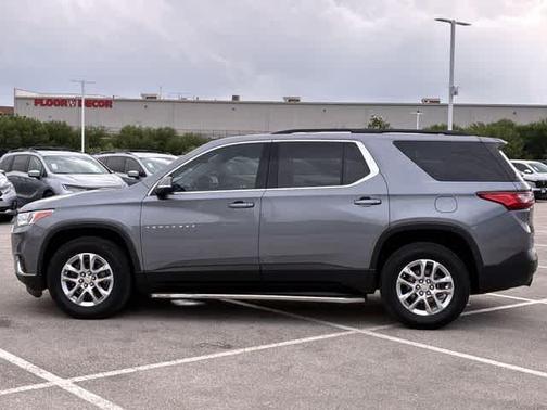 Satin Steel Metallic 2021 Chevrolet Traverse LT Cloth