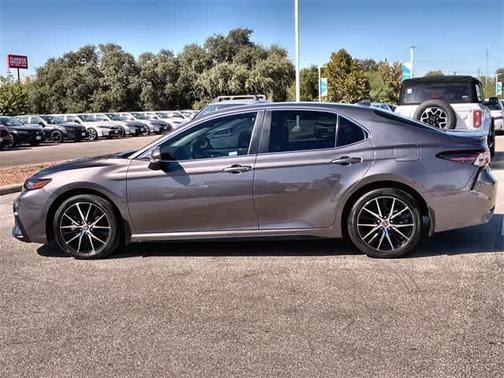 2023 Toyota Camry SE