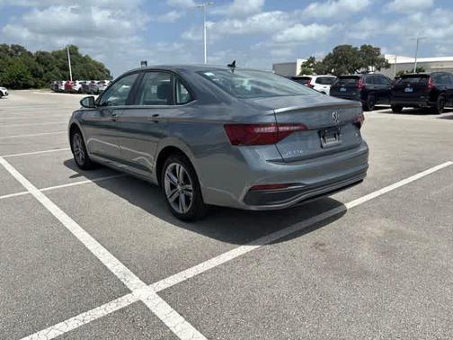 Platinum Gray Metallic 2024 Volkswagen Jetta 1.5T SE