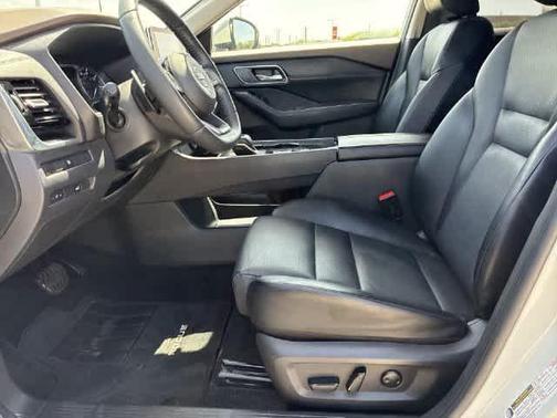 White 2021 Nissan Rogue SV