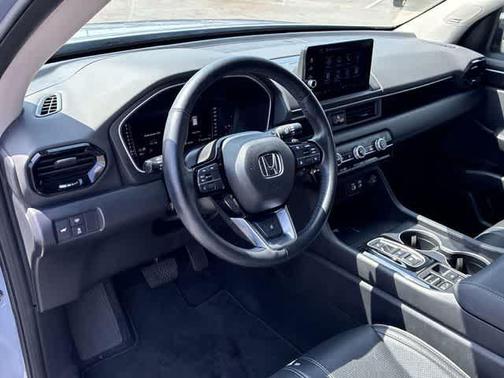 Sonic Gray Pearl 2023 Honda Pilot Elite