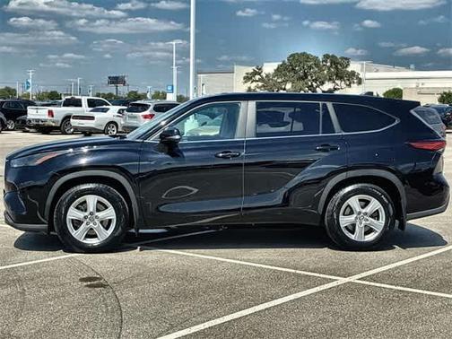 2023 Toyota Highlander LE