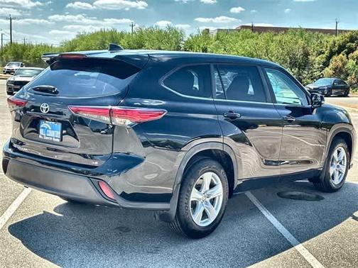 2023 Toyota Highlander LE