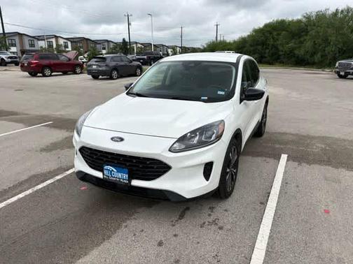 Star White 2022 Ford Escape SE