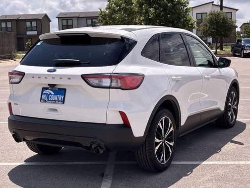 Star White 2022 Ford Escape SE