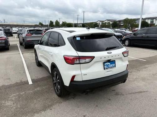 Star White 2022 Ford Escape SE