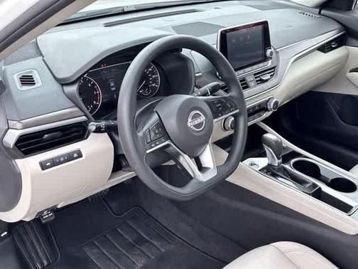 Pearl White Tri-Coat 2023 Nissan Altima 2.5 SV