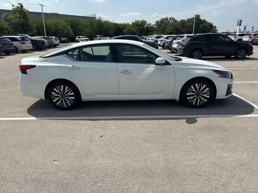 Pearl White Tri-Coat 2023 Nissan Altima 2.5 SV