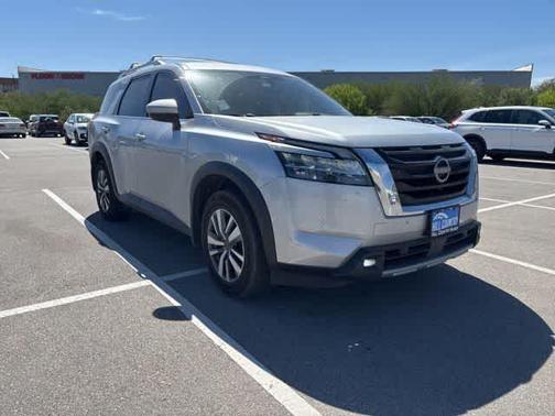 2022 Nissan Pathfinder SL