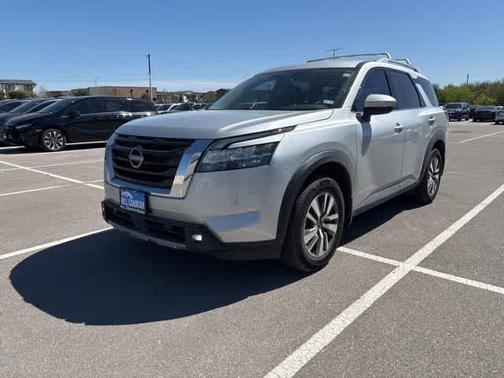 2022 Nissan Pathfinder SL