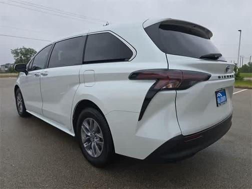 2023 Toyota Sienna XLE