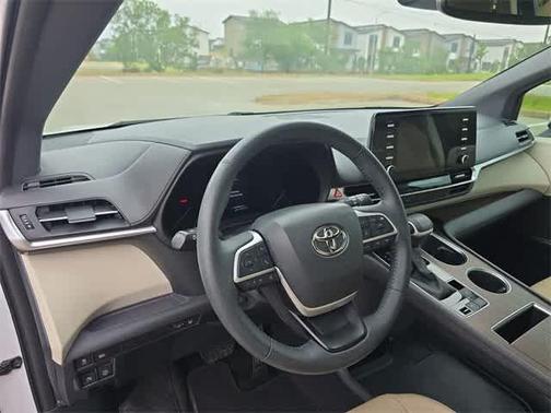 2023 Toyota Sienna XLE