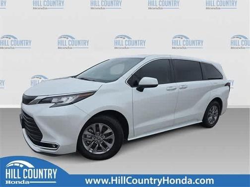 2023 Toyota Sienna XLE