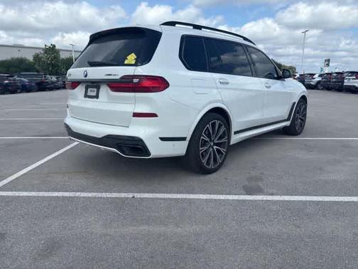 Alpine White 2022 BMW X7 xDrive40i