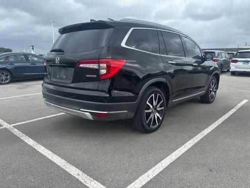 Crystal Black Pearl 2019 Honda Pilot Touring 8-Passenger