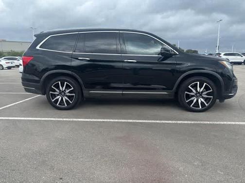 Crystal Black Pearl 2019 Honda Pilot Touring 8-Passenger