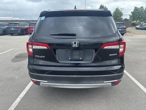 Crystal Black Pearl 2019 Honda Pilot Touring 8-Passenger