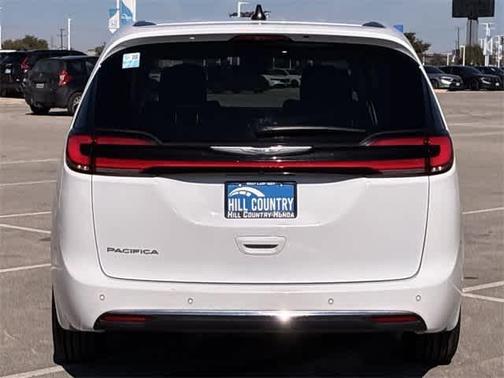2023 Chrysler Pacifica Touring-L
