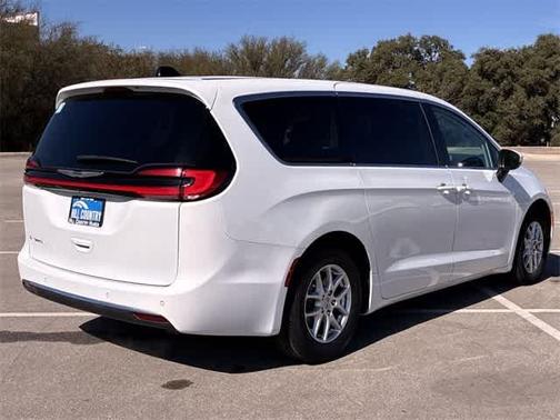 2023 Chrysler Pacifica Touring-L