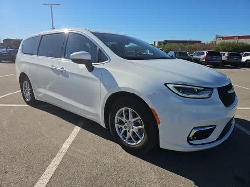 2023 Chrysler Pacifica Touring-L