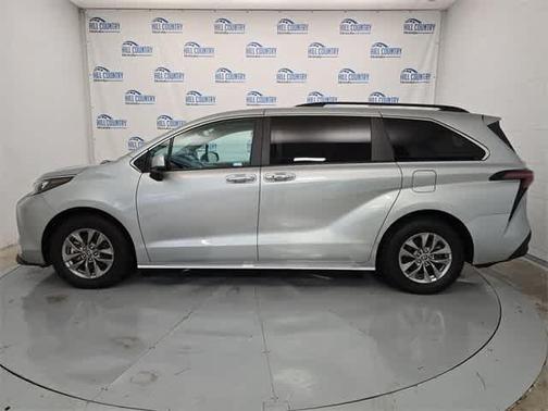 2024 Toyota Sienna XLE