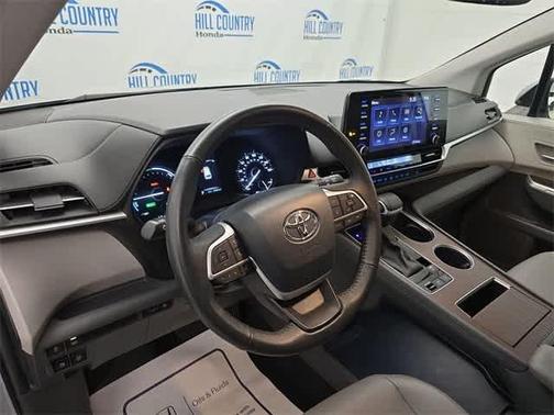 2024 Toyota Sienna XLE