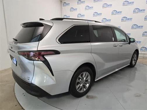 2024 Toyota Sienna XLE