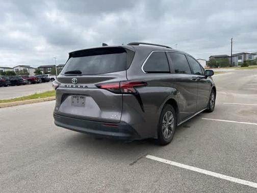2021 Toyota Sienna LE