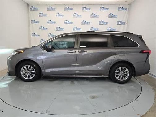 2021 Toyota Sienna LE