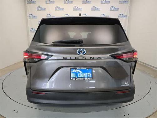 2021 Toyota Sienna LE