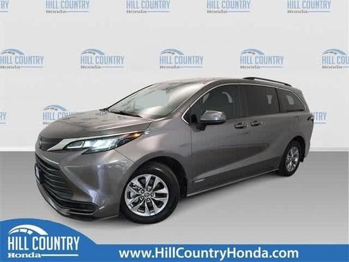 2021 Toyota Sienna LE