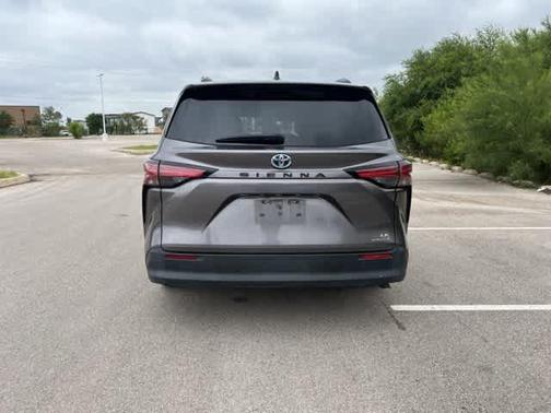 2021 Toyota Sienna LE