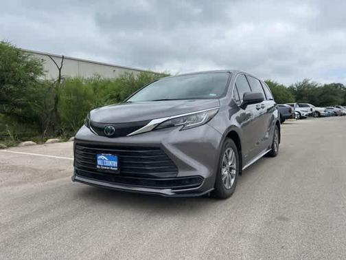 2021 Toyota Sienna LE