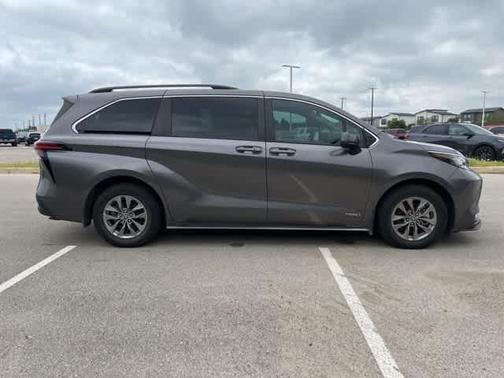 2021 Toyota Sienna LE