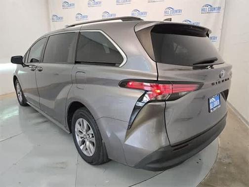 2021 Toyota Sienna LE
