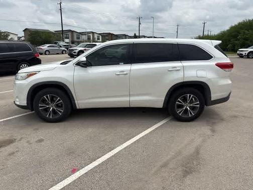 Blizzard Pearl 2018 Toyota Highlander LE
